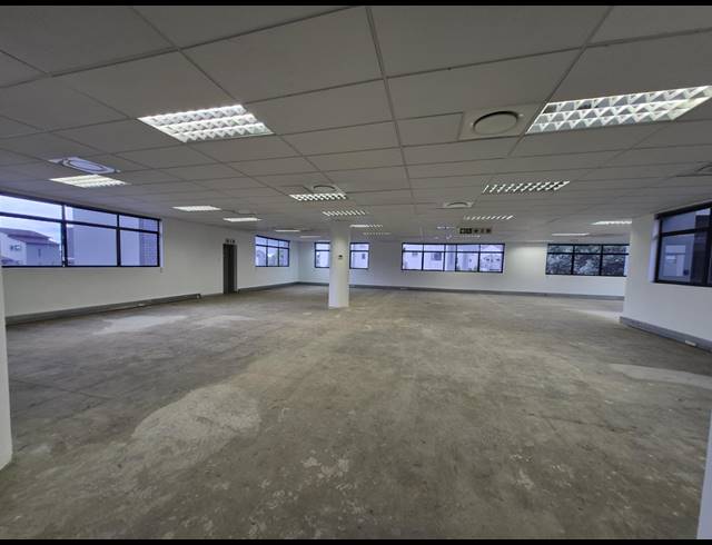 320M² OFFICE TO LET IN SUNNINGHILL